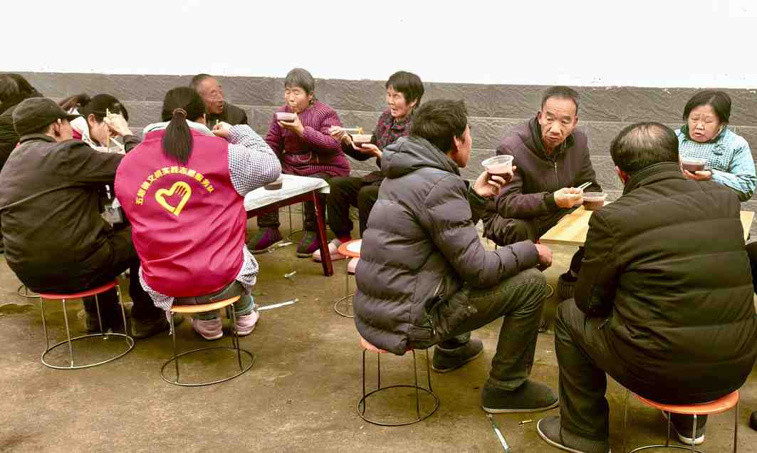 一、开展“情暖冬日 聚爱同行”主题文明实践活动01.jpg