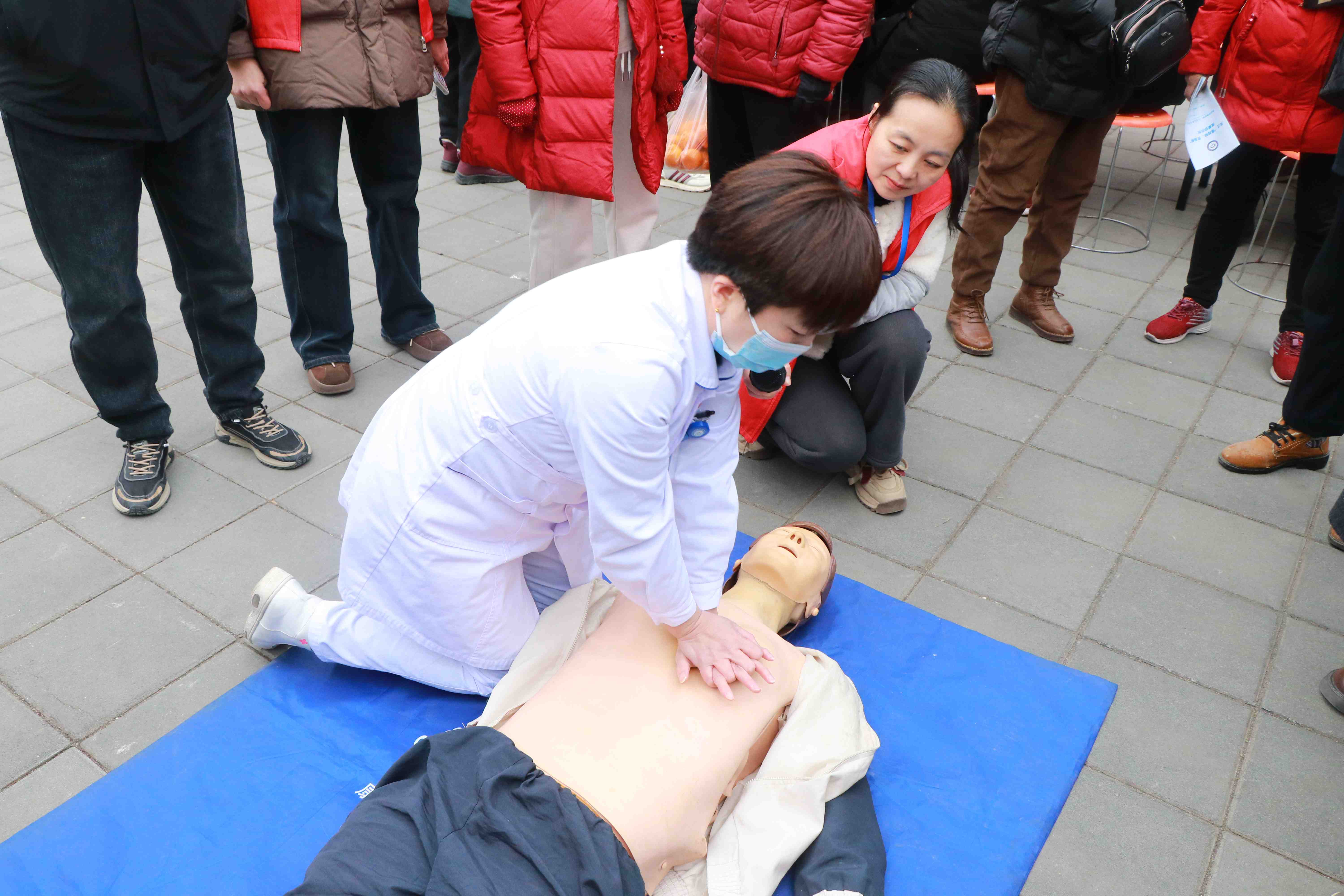 1764923107416082845Copy.jpg 8 心肺复苏.jpg